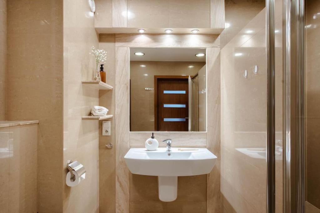 Wygodny Apartament Przy Dworcu Krakow Dış mekan fotoğraf